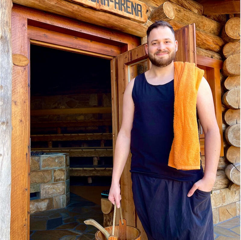 Faruk Türkyilmaz | Aufguss Experience Faruk Türkyilmaz, der Gründer von Aufguss Experience, als professioneller Saunameister.